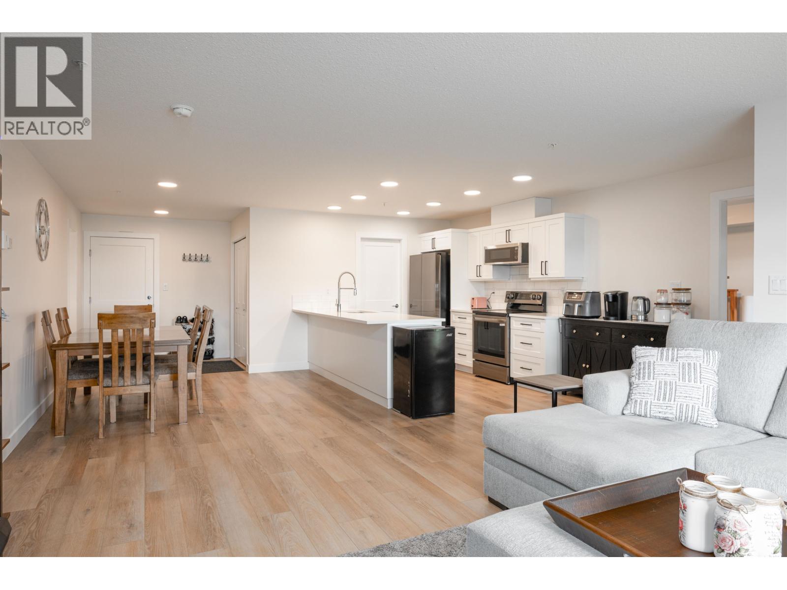 #208 4278 22ND AVENUE - 10