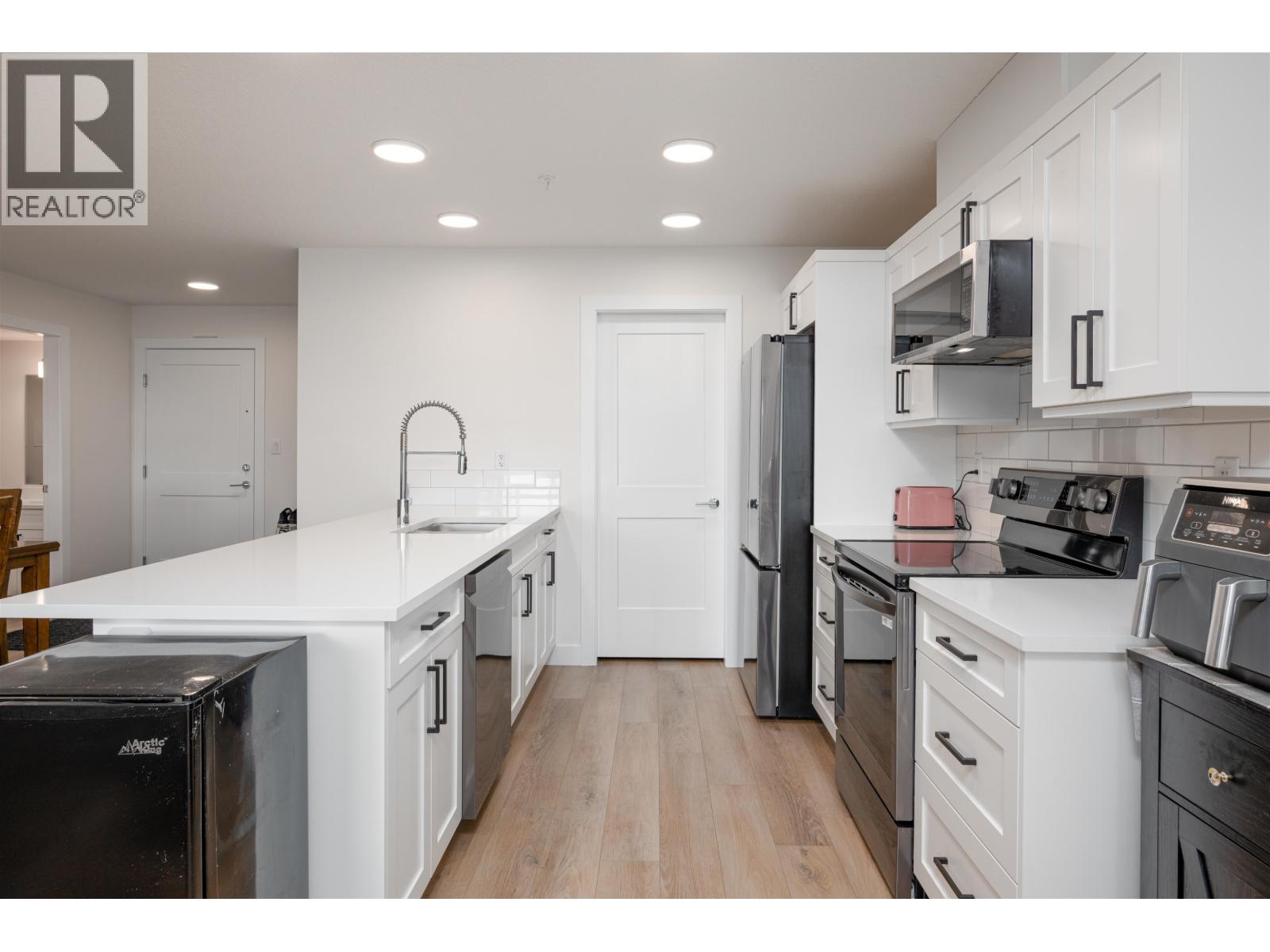 #208 4278 22ND AVENUE - 3