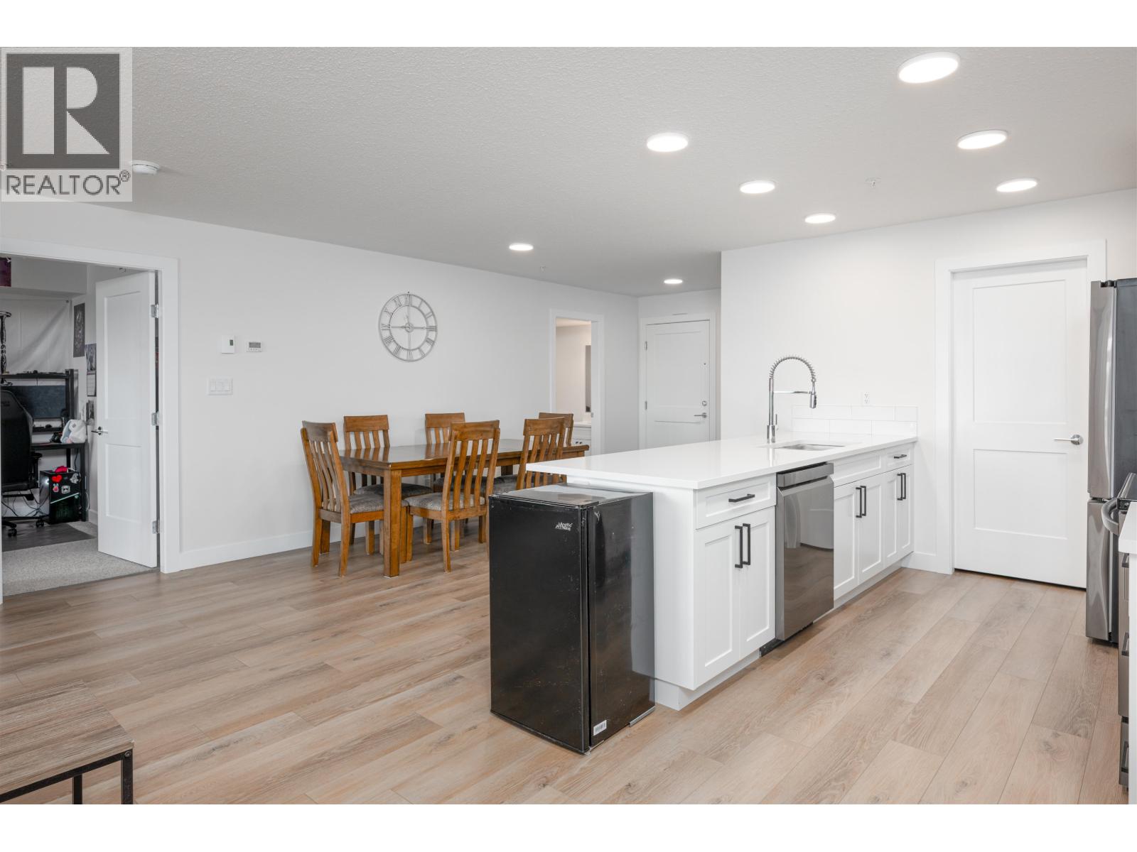 #208 4278 22ND AVENUE - 7