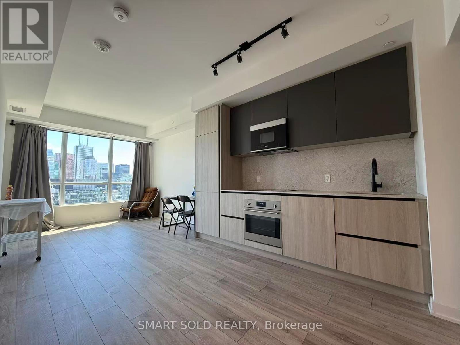 Listing photo of 4903 - 108 PETER STREET