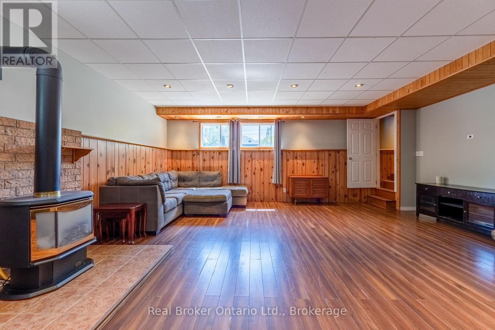 1032 CAMERON STREET - 16