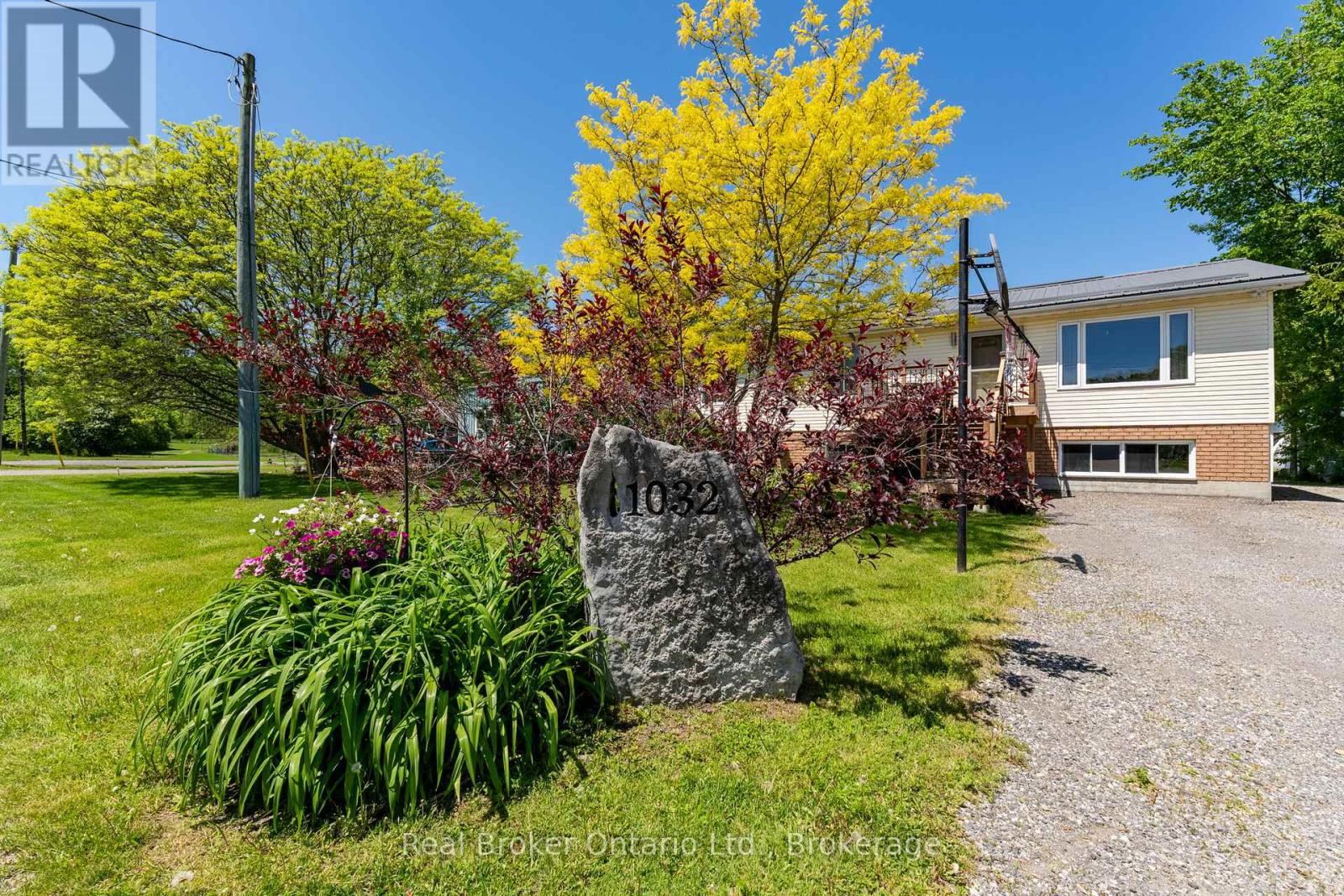 1032 CAMERON STREET - 2