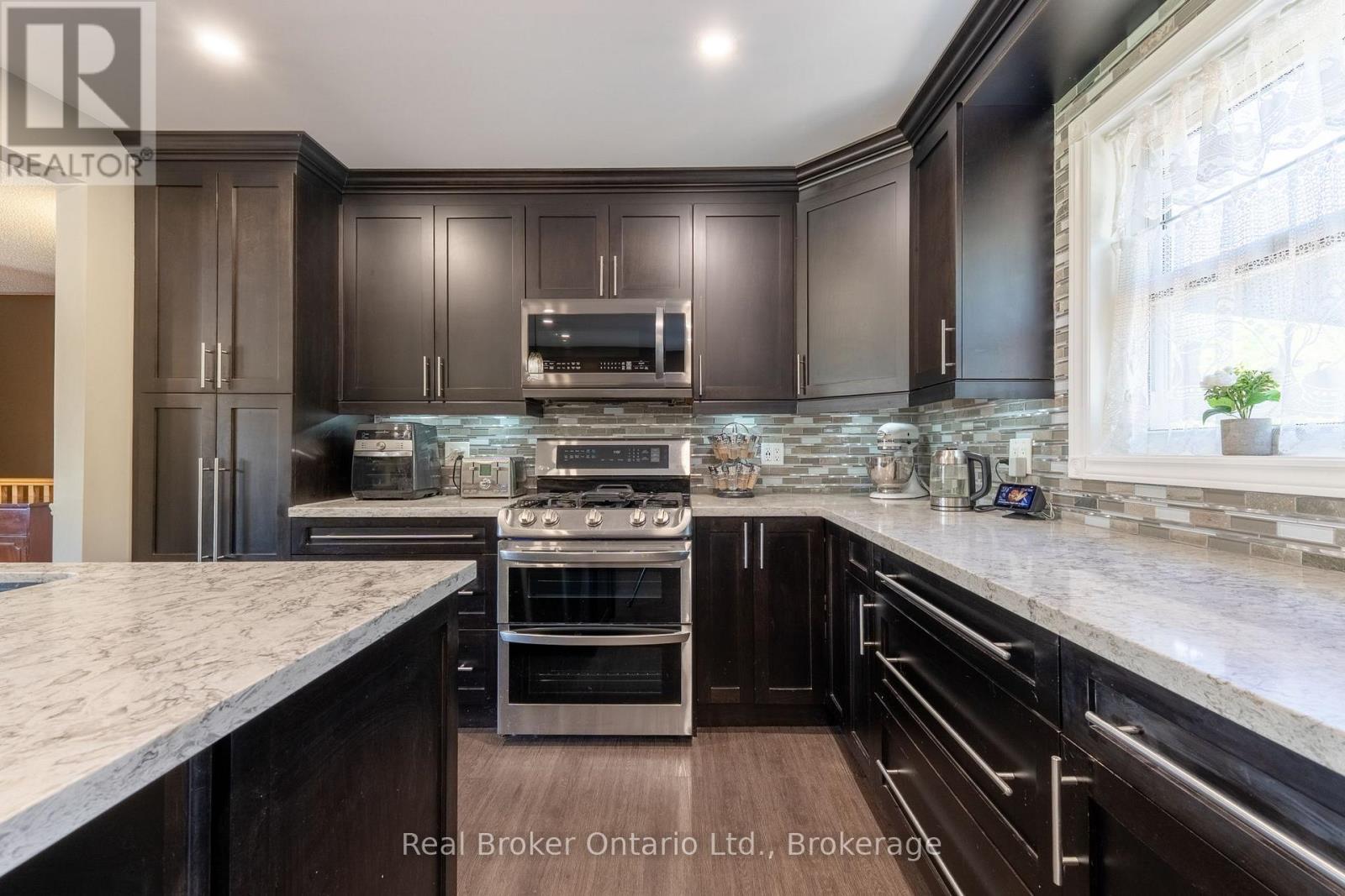 1032 CAMERON STREET - 6