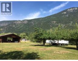Foyer - 4856 32 Street, Canyon, BC V0B1C1 Photo 10