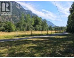4856 32 Street, Canyon, BC V0B1C1 Photo 16