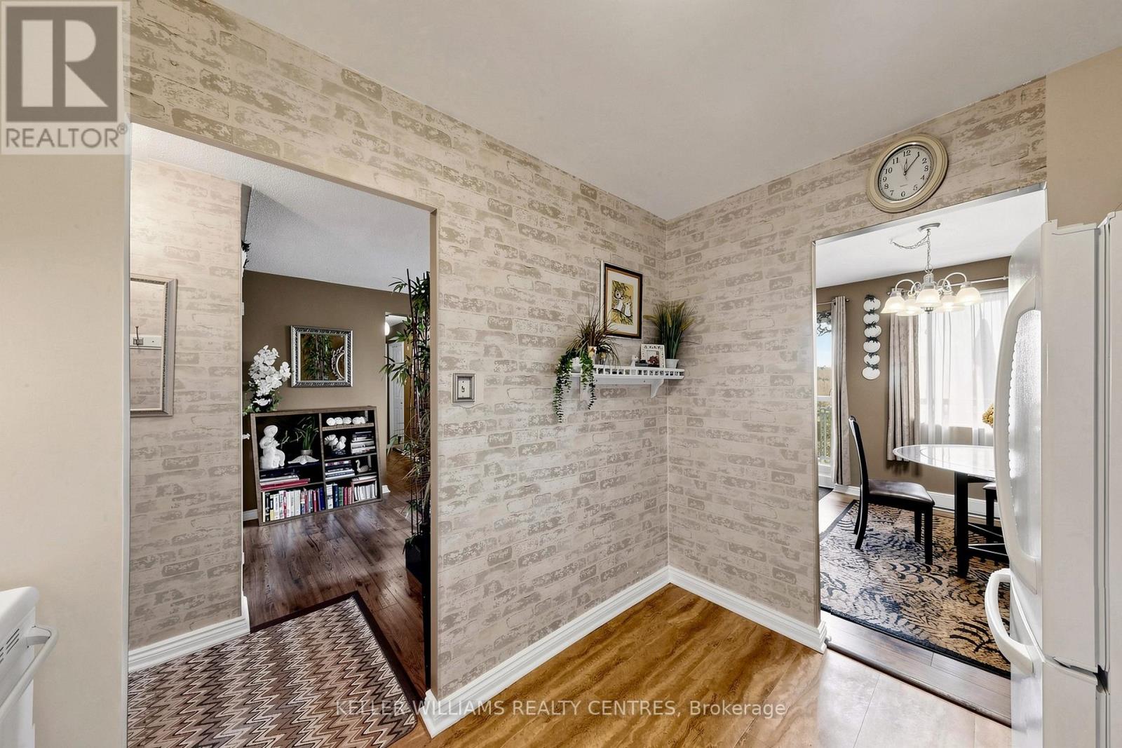#304 131 TAUNTON ROAD E - 11