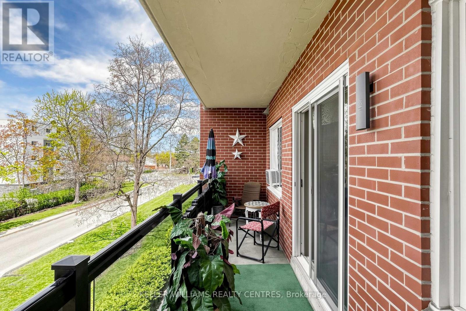 #304 131 TAUNTON ROAD E - 15