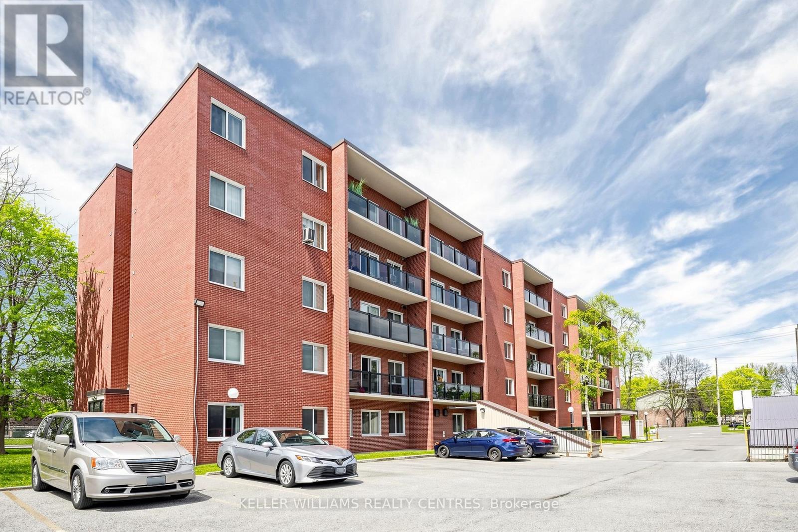 #304 131 TAUNTON ROAD E - 16