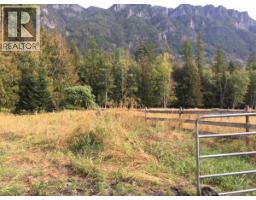 4856 32 Street, Canyon, BC V0B1C1 Photo 29