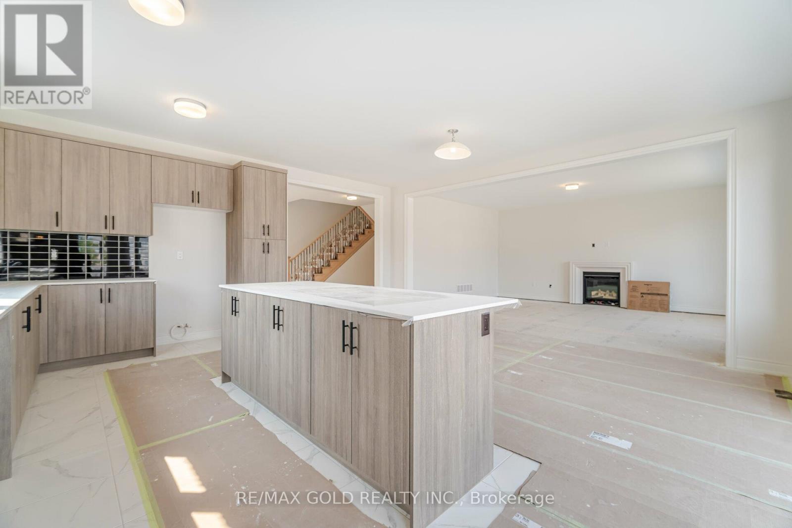 31 DOLOMITE DRIVE - 22