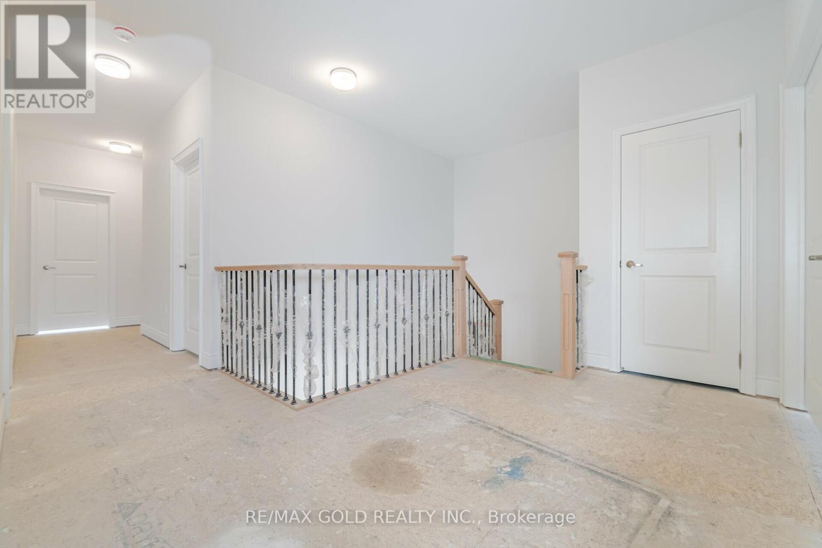 31 DOLOMITE DRIVE - 33