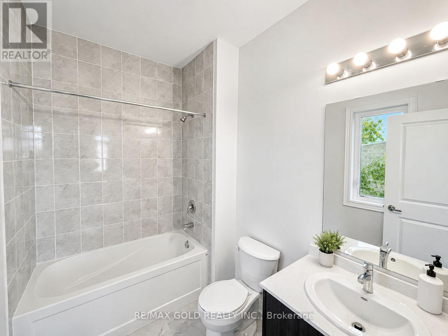 31 DOLOMITE DRIVE - 44