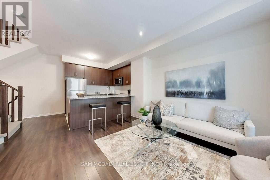 #33 22 APPLEWOOD LANE - 11