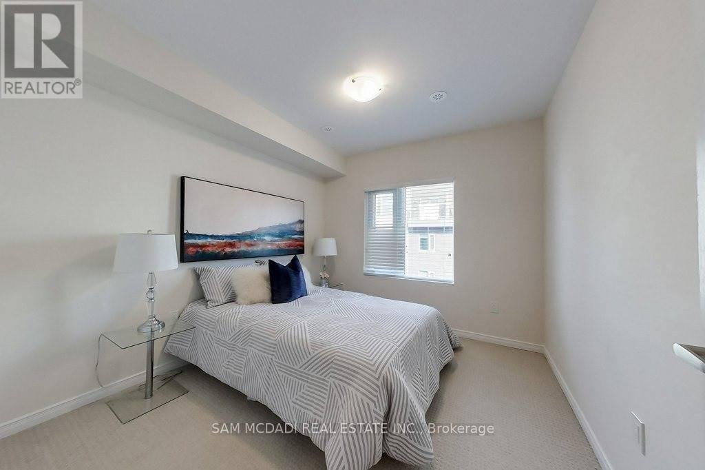 #33 22 APPLEWOOD LANE - 22