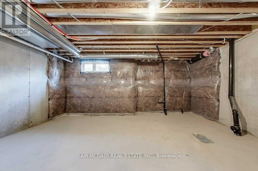 #33 22 APPLEWOOD LANE - 30