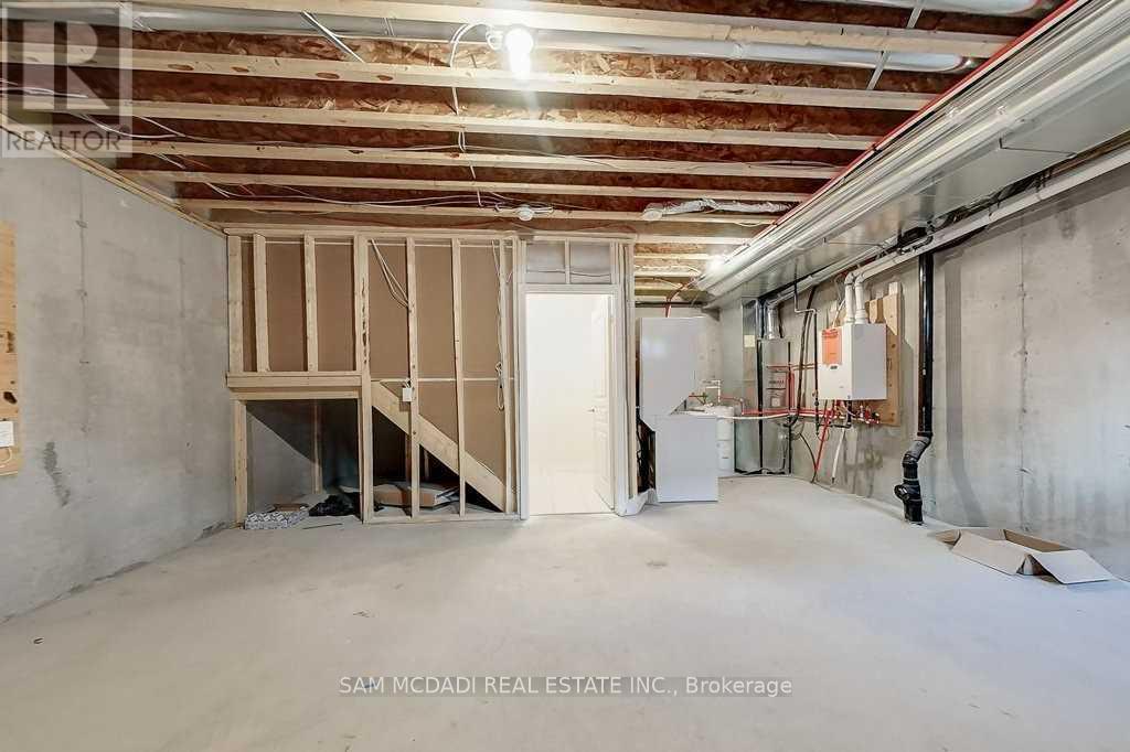 #33 22 APPLEWOOD LANE - 31