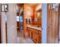 Kitchen - 7607 North Point Road, 100 Mile House, BC V0K1X1 Photo 8