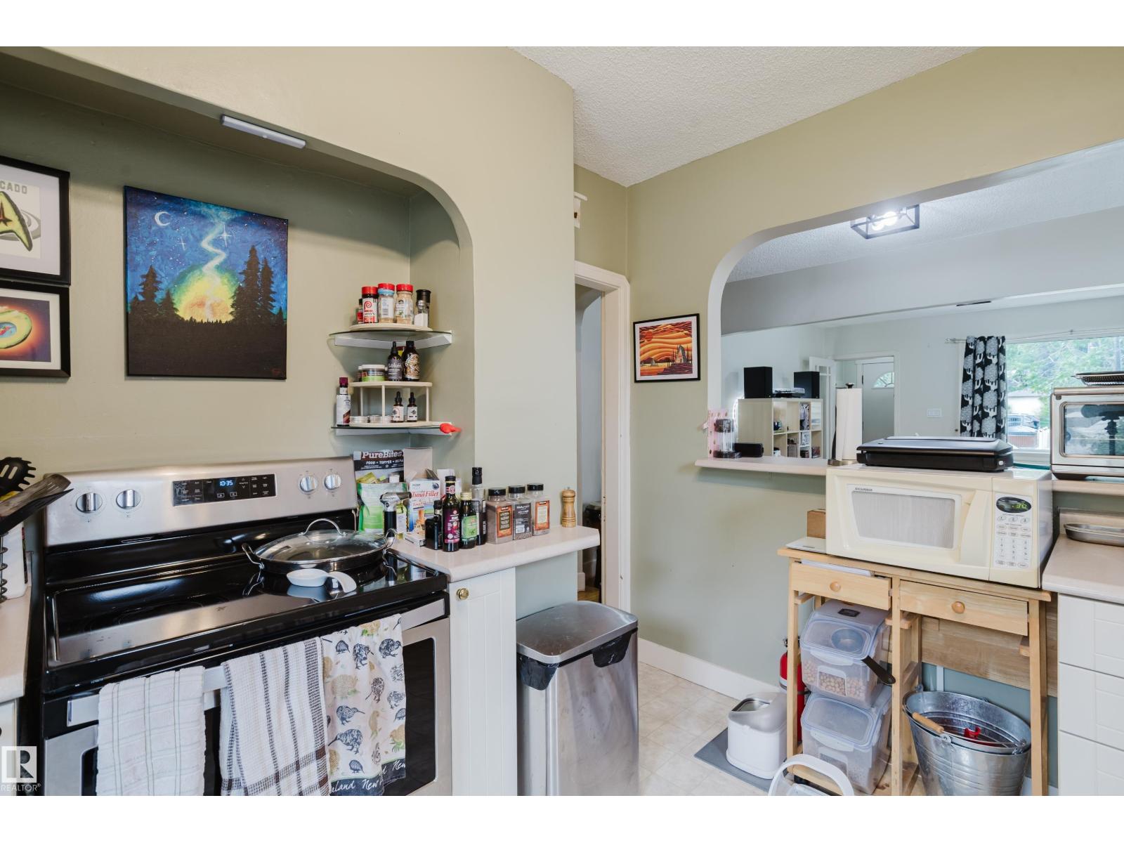 11158 65 ST NW - 10