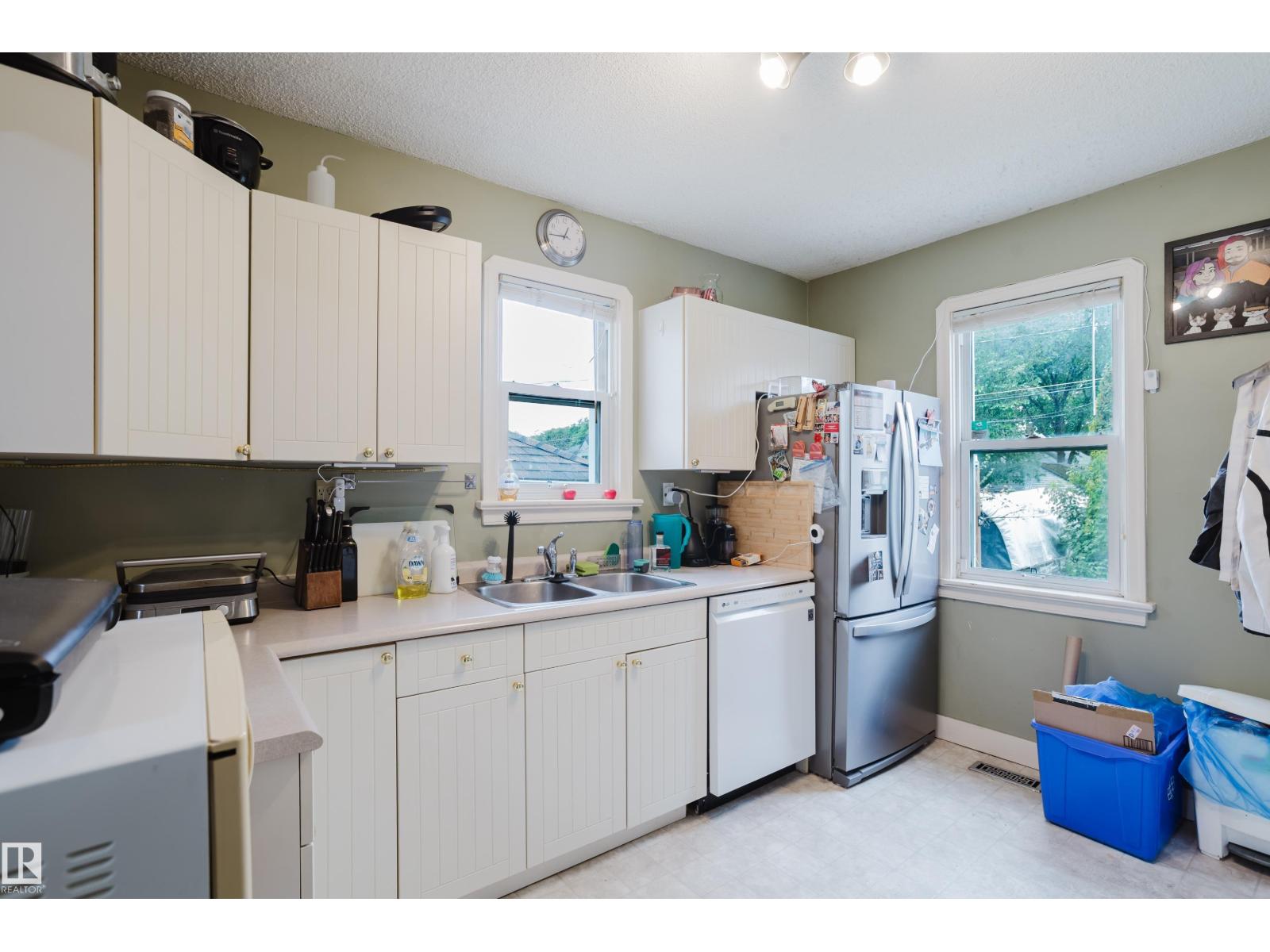 11158 65 ST NW - 11