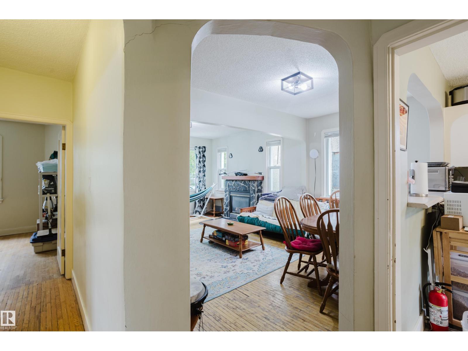 11158 65 ST NW - 17