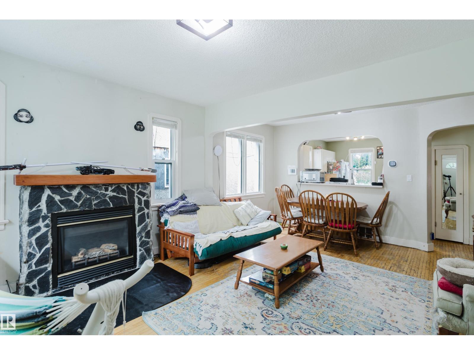 11158 65 ST NW - 4
