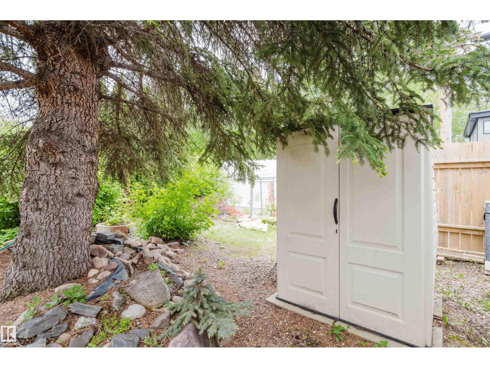 11158 65 ST NW - 45