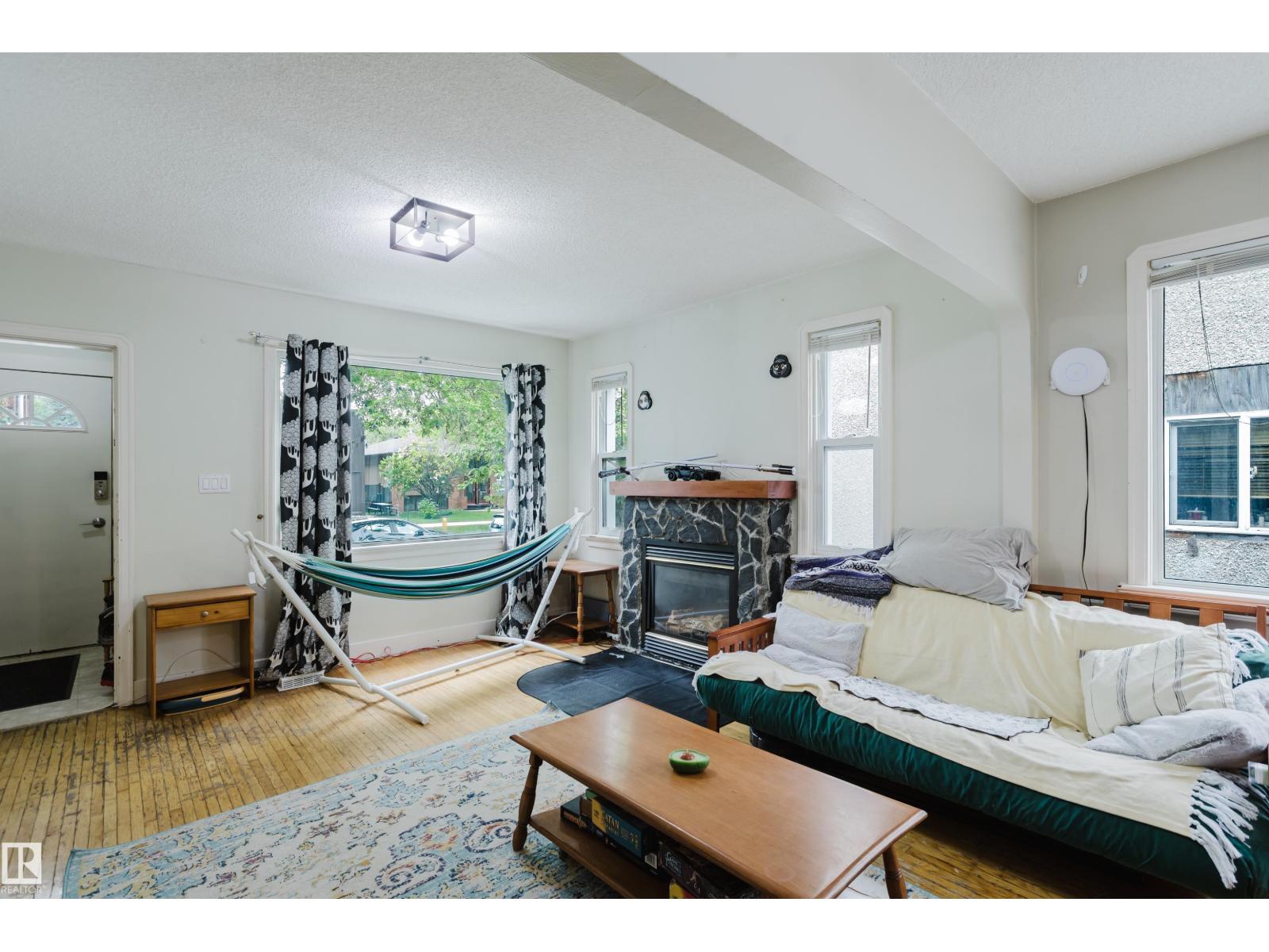 11158 65 ST NW - 6