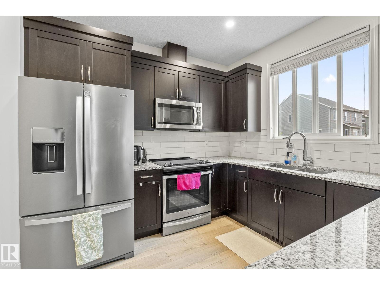 20227 17Ave NW - 10