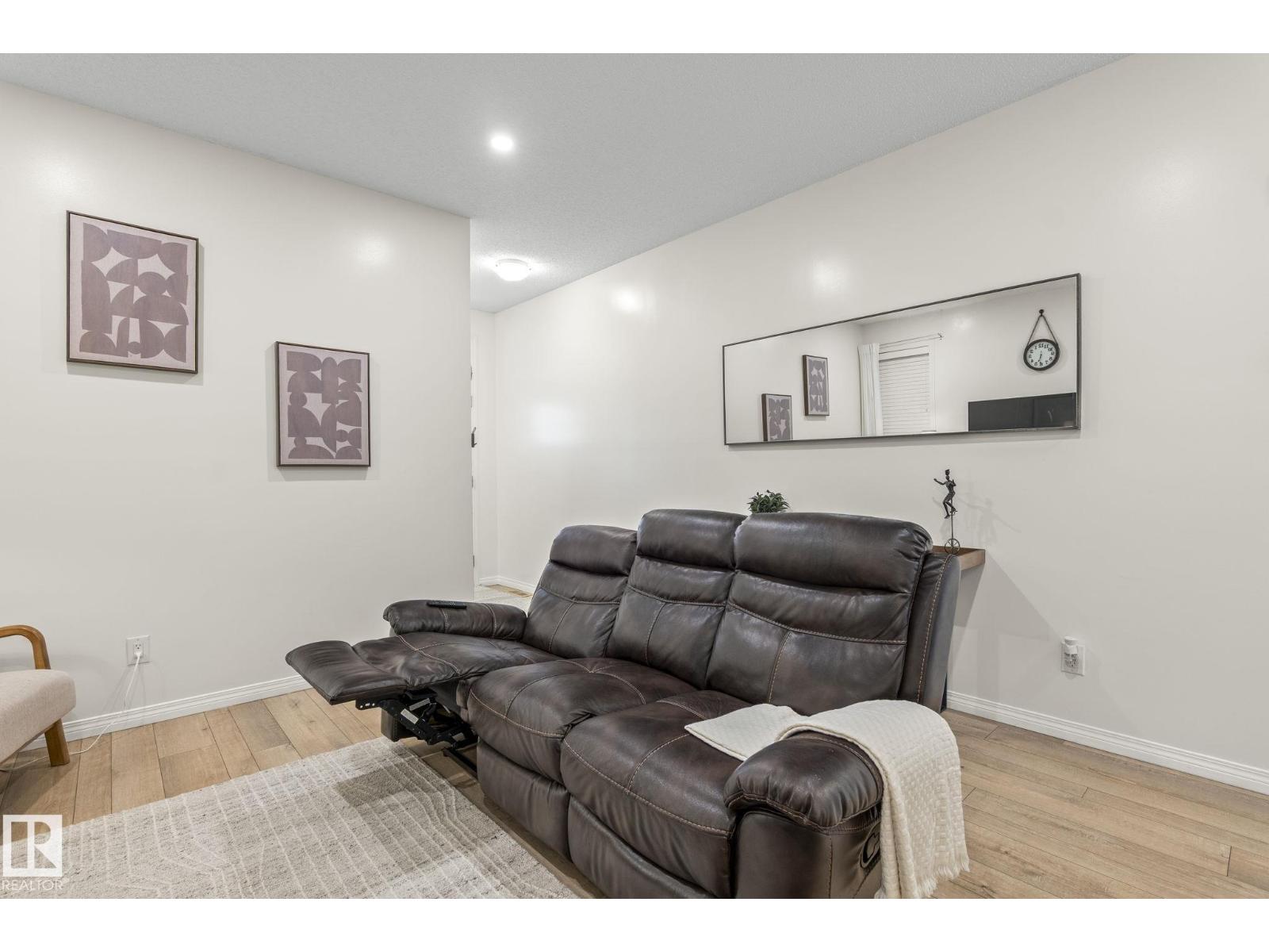 20227 17Ave NW - 7