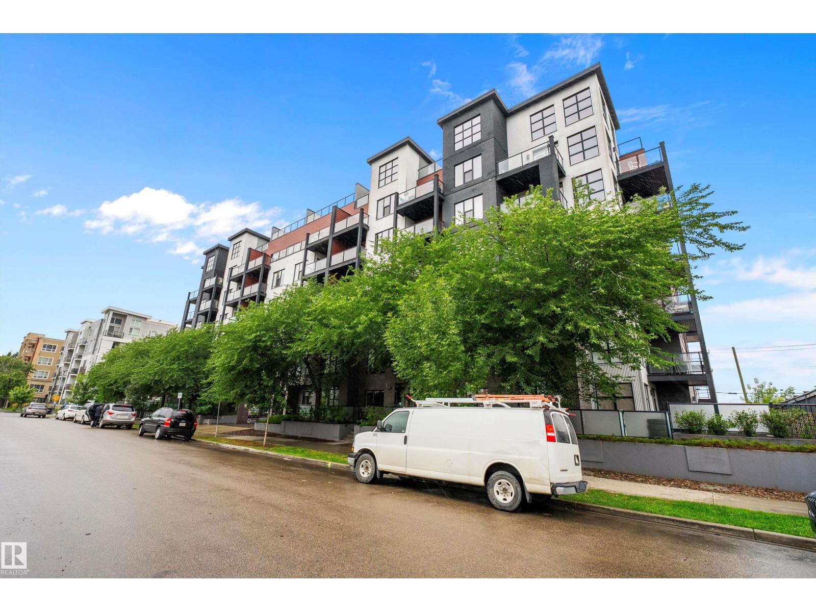 #406 10518 113 ST NW - 5