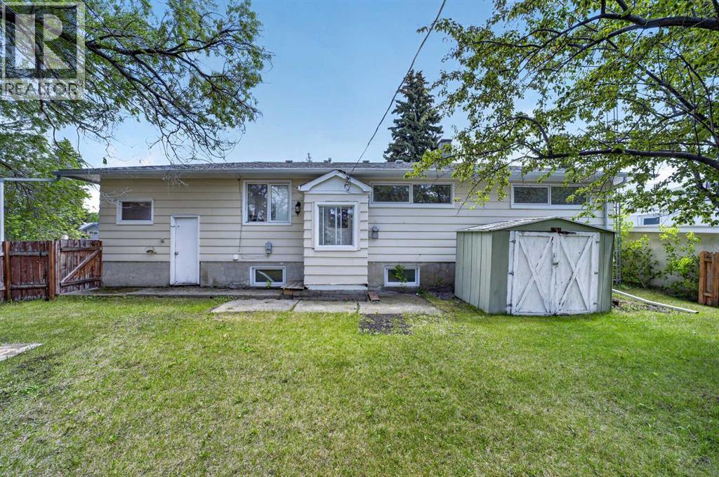 5202 56 Avenue E - 5