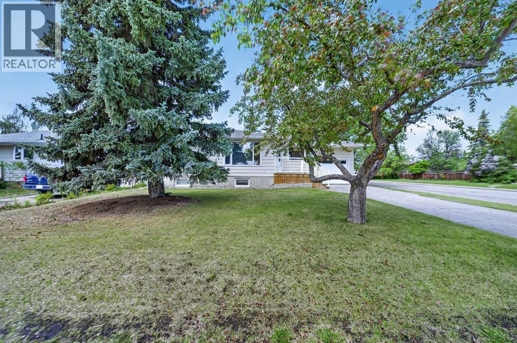 5202 56 Avenue E - 2