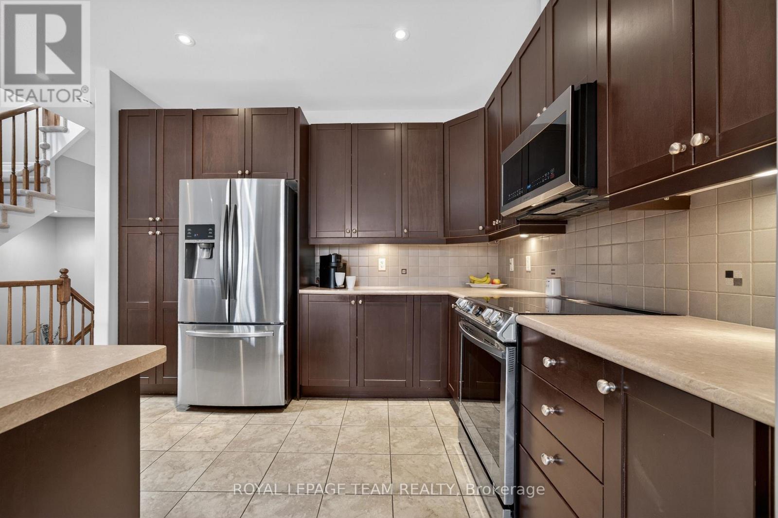 336 GLENBRAE AVENUE - 22