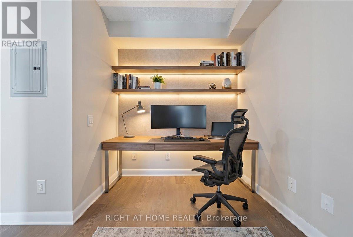 #827 525 WILSON AVENUE - 11