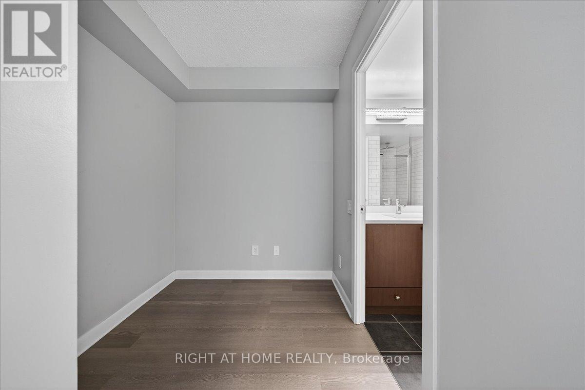 #827 525 WILSON AVENUE - 12