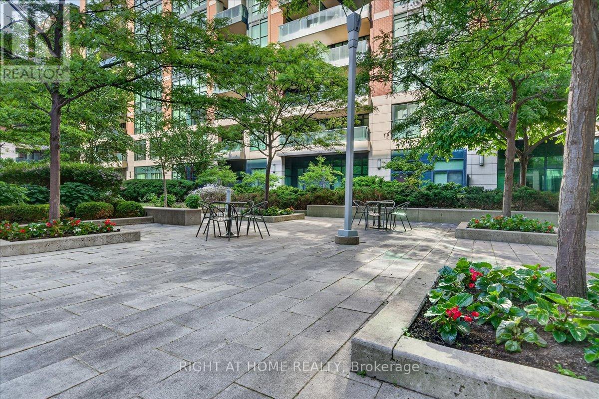 #827 525 WILSON AVENUE - 26