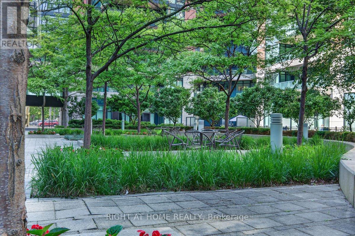 #827 525 WILSON AVENUE - 27