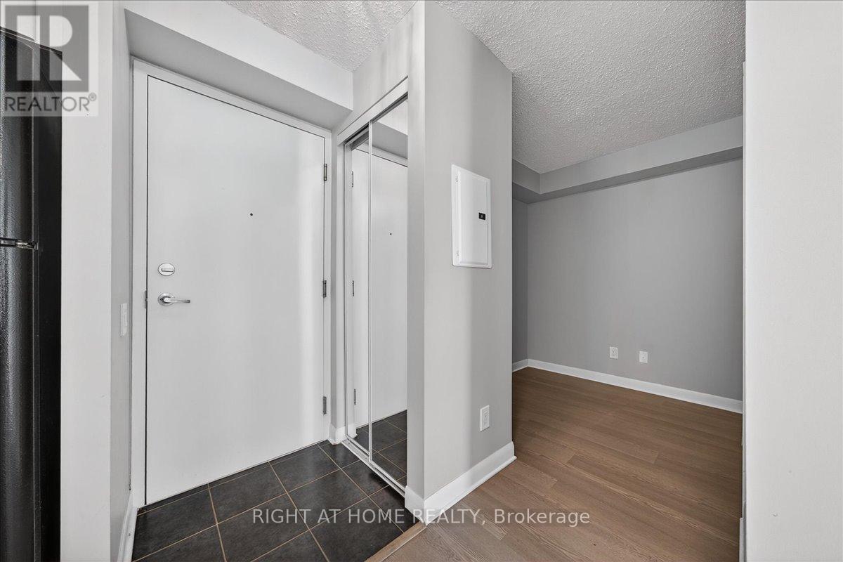 #827 525 WILSON AVENUE - 8
