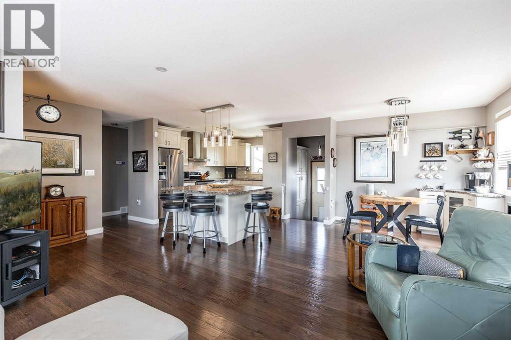 6 Rossland Crescent SE - 12