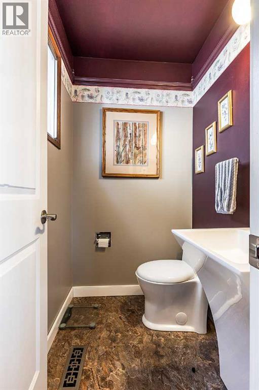 6 Rossland Crescent SE - 16