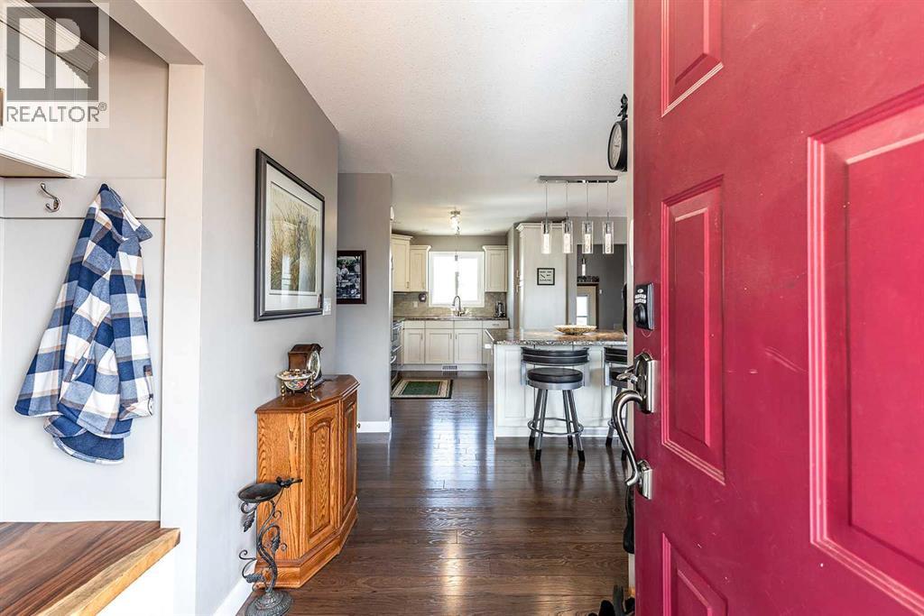 6 Rossland Crescent SE - Image 2