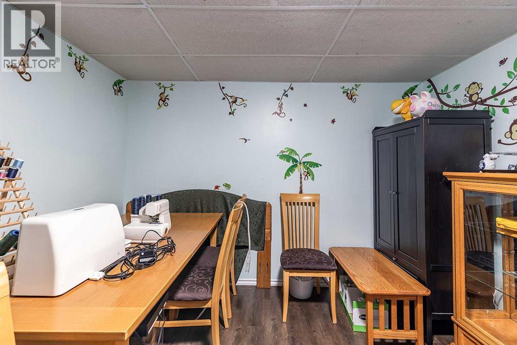 6 Rossland Crescent SE - 30