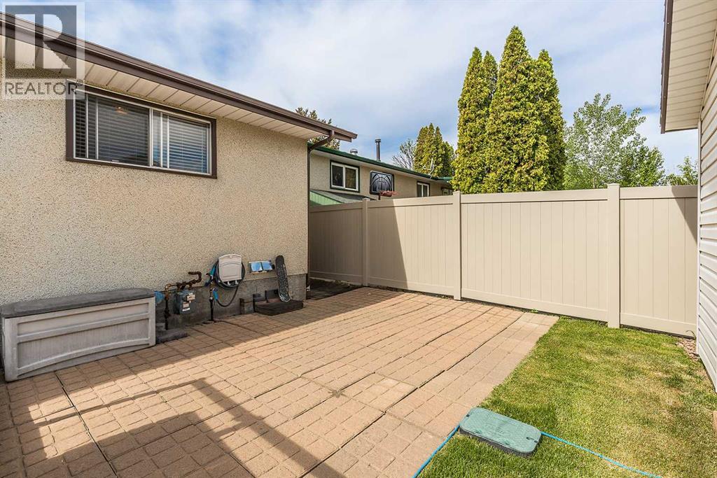 6 Rossland Crescent SE - 38