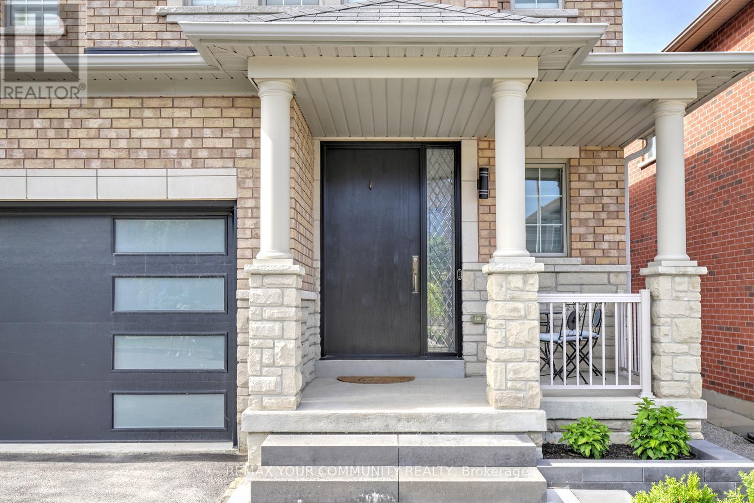 16 MURET CRESCENT - Image 3