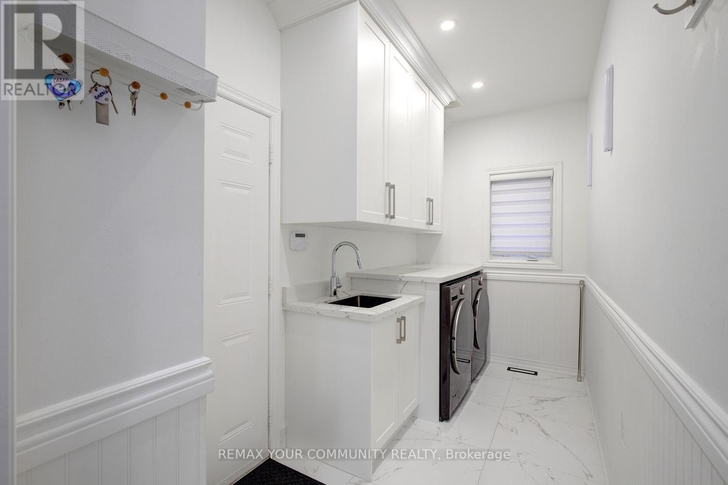 16 MURET CRESCENT - 31