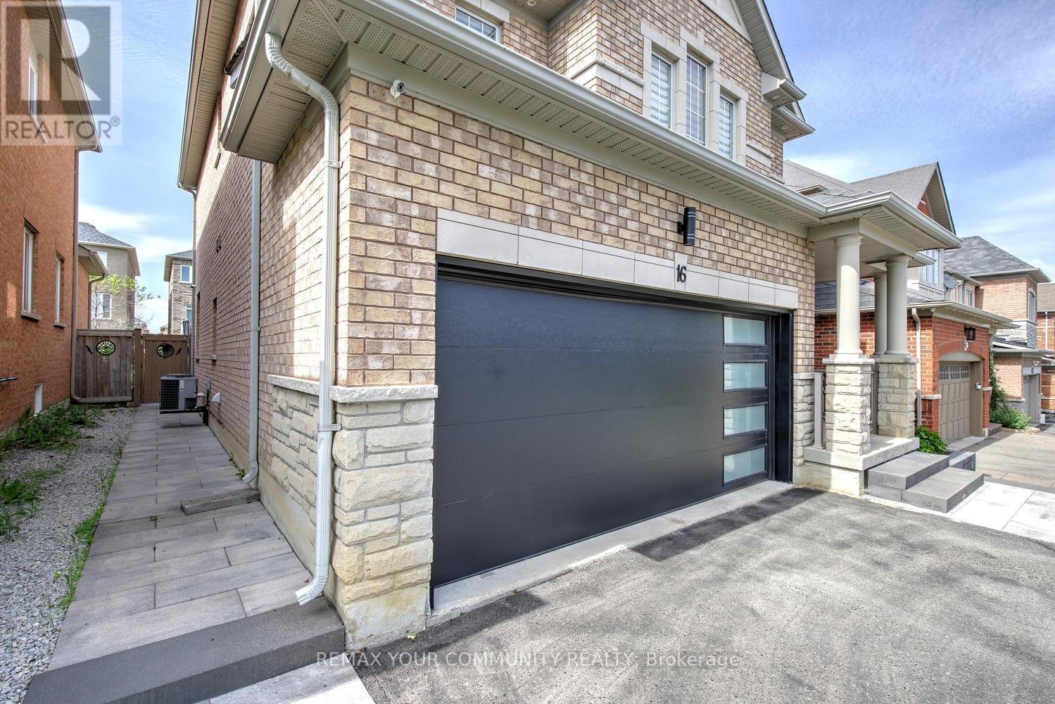 16 MURET CRESCENT - 49