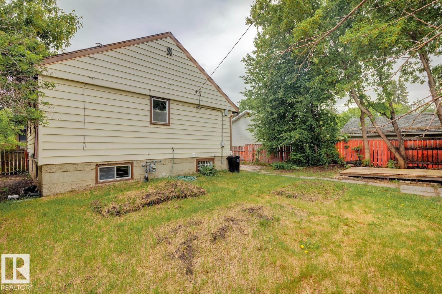4037 114 AV NW — photo 28