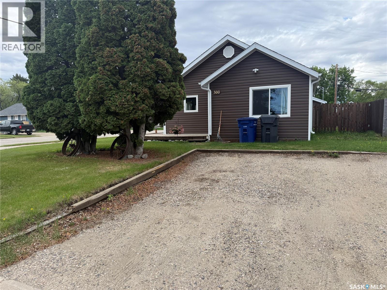300 8th AVENUE W - 24