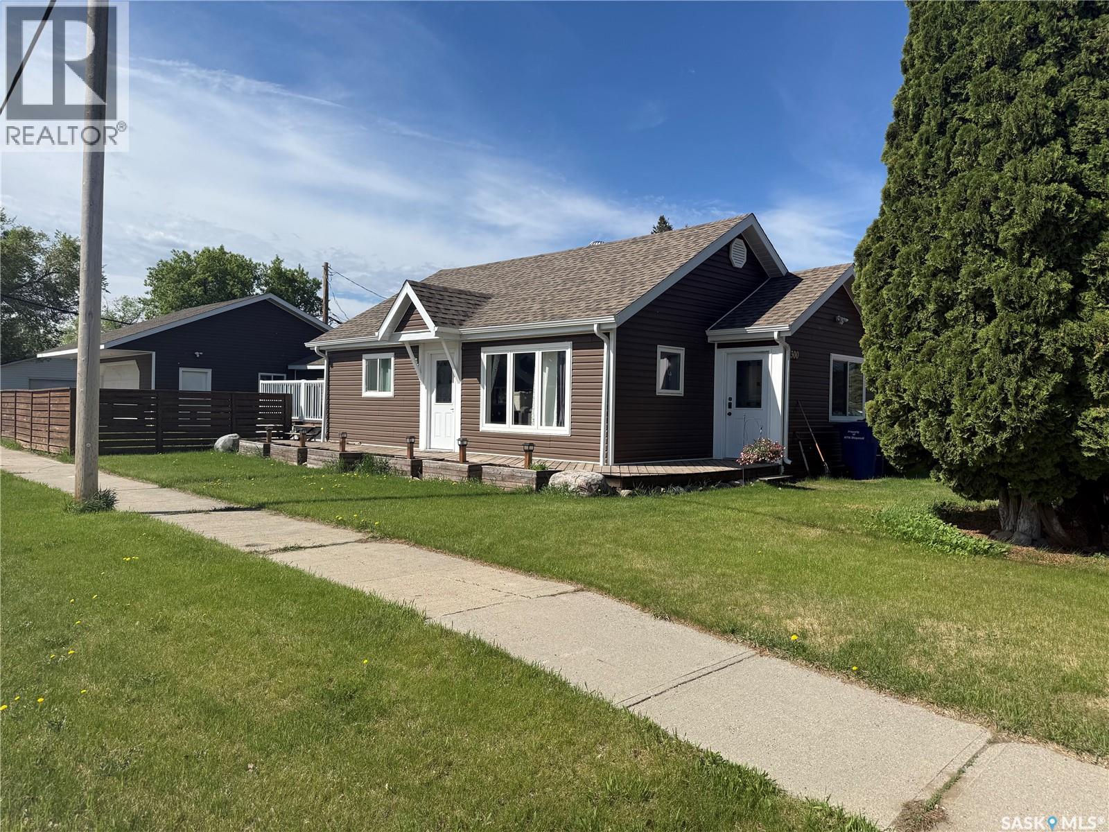 300 8th AVENUE W - 25