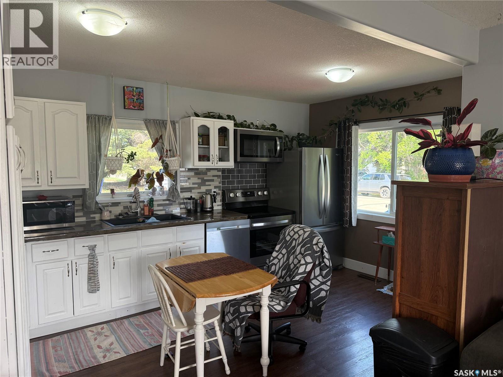 300 8th AVENUE W - 4